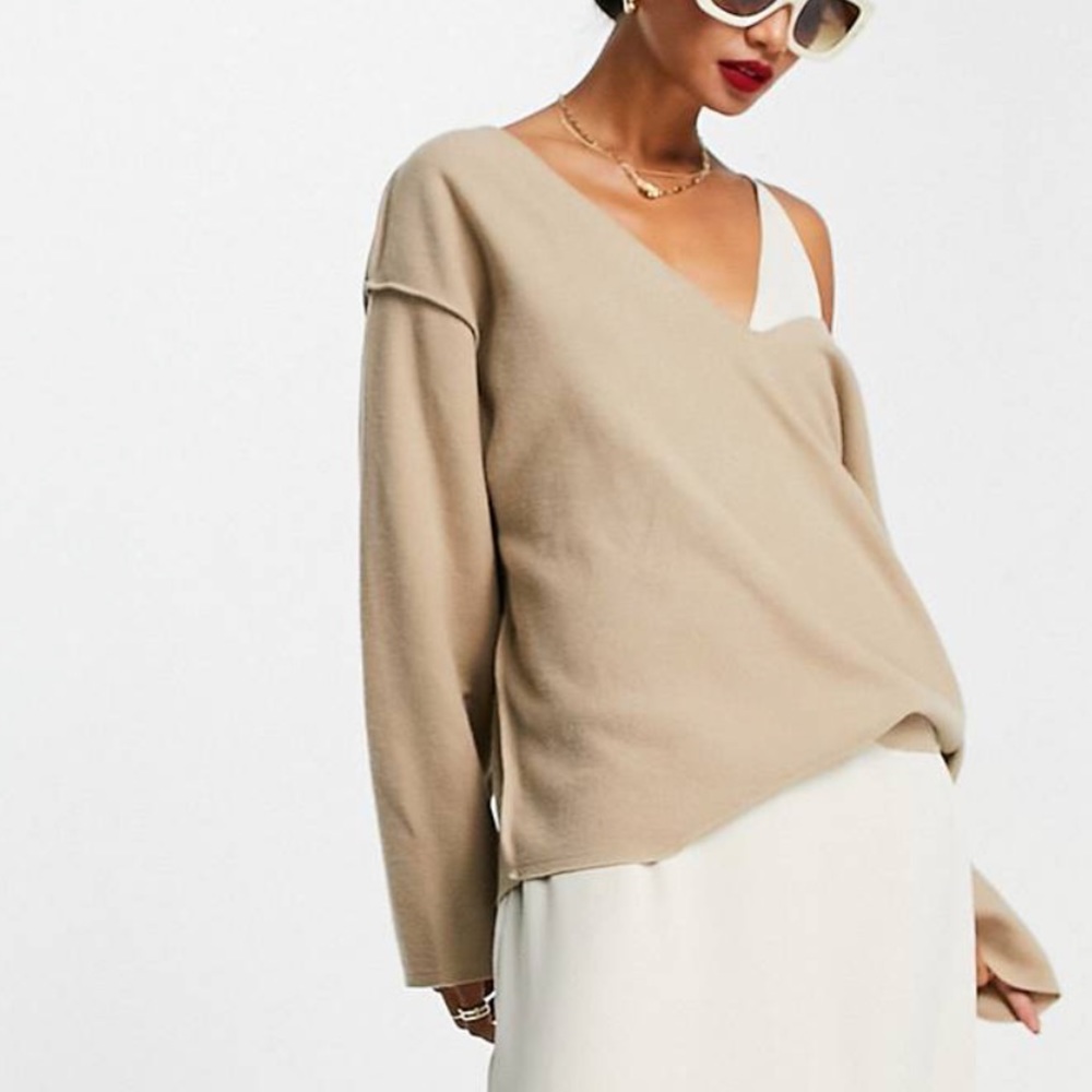 ASOS DESIGN knit - super soft v neck jumper with exposed seams in camel - UK10